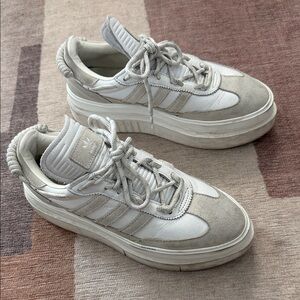 Adidas Ivy Park × Wmns Super Sleek 72
Icy Park sneakers